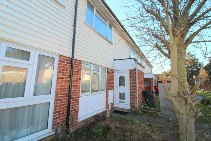 3 Bedroom Terraced House To Rent In Tweed Road, Slough, SL3