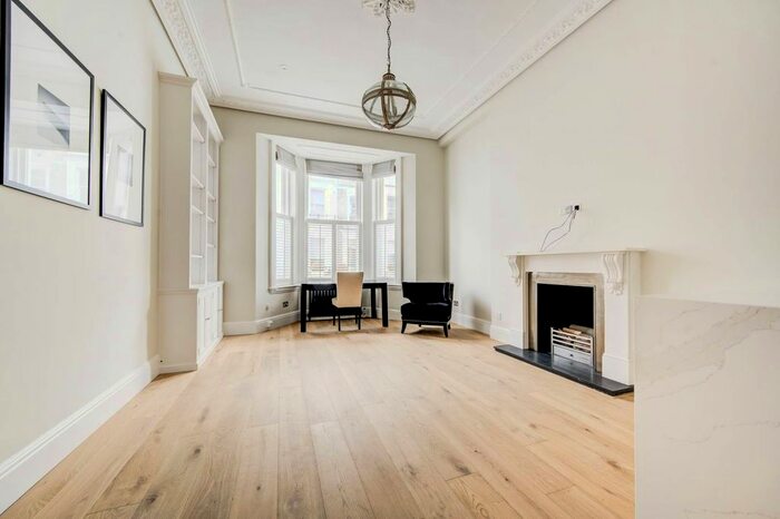 2 Bedroom Flat To Rent In Westgate Terrace, Chelsea, London, SW10