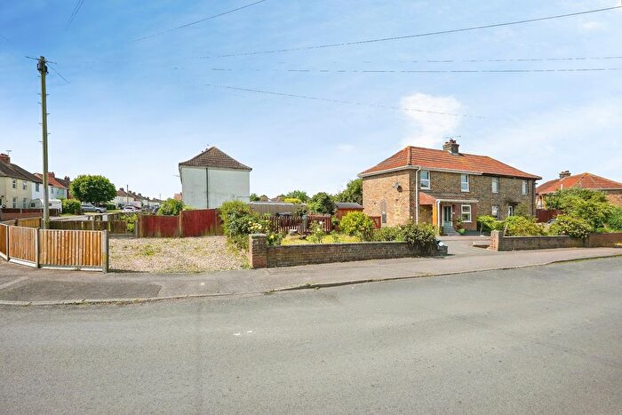 3 Bedroom Semi Detached House For Sale In Kings Road, Aylesham, Kent, CT3