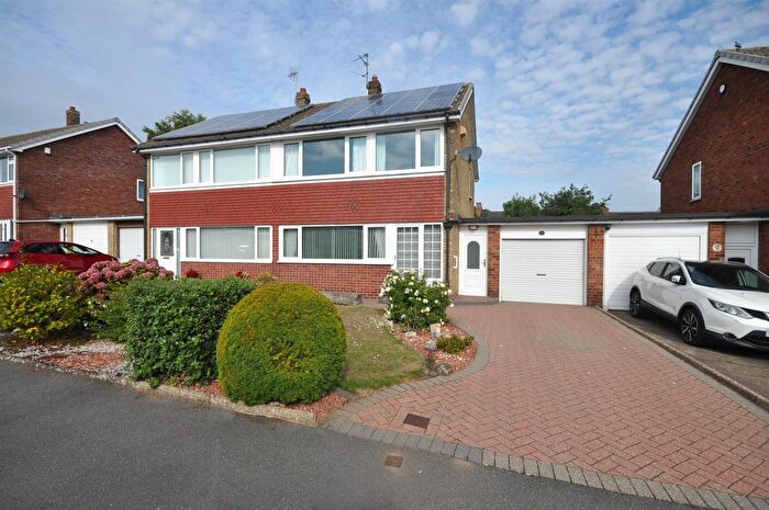 3 Bedroom Semi-Detached House For Sale In Mansion Court Gardens, Thorne, Doncaster, DN8