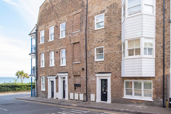 2 Bedroom Flat For Sale In Victoria Parade, Broadstairs, Kent, CT10