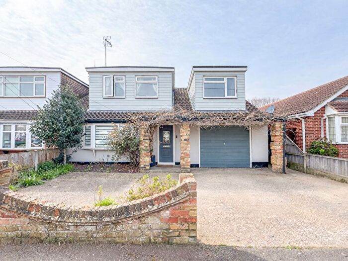 4 Bedroom Chalet For Sale In Parklands, Rochford, SS4