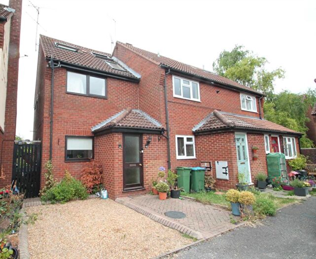3 Bedroom End Of Terrace House To Rent In Jacksons Close, Edlesborough, Dunstable, Bedfordshire, LU6