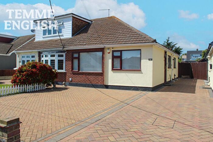 2 Bedroom Semi-Detached Bungalow For Sale In Grange Road, Wickford, SS11