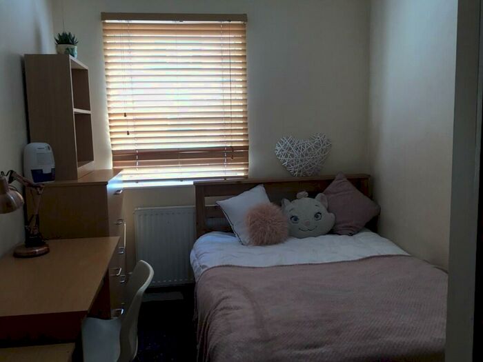 8 Bedroom Terraced House To Rent In Heeley Road - Bath Student Property, B29