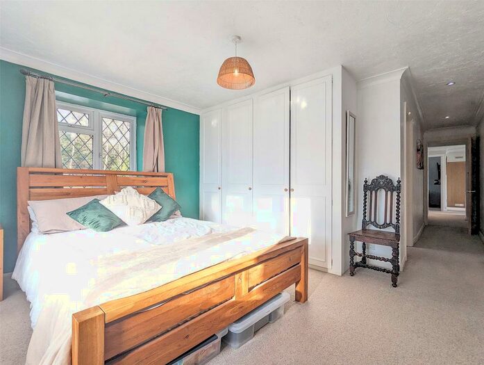 4 Bedroom Detached House For Sale In Greenways, Sandhurst, Berkshire, GU47