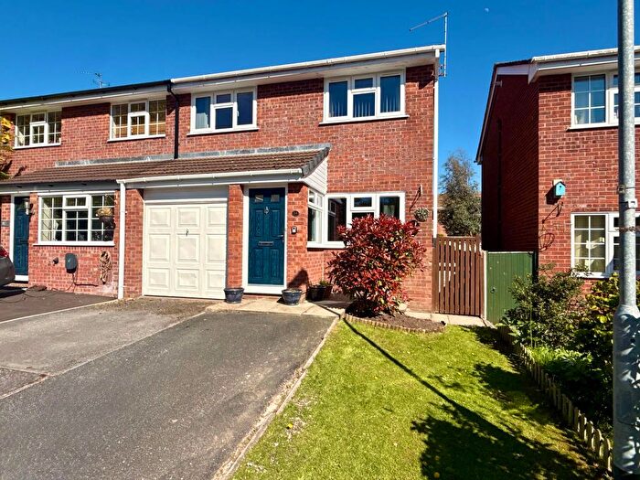 3 Bedroom Property For Sale In Dunoon Close, Holmes Chapel, CW4
