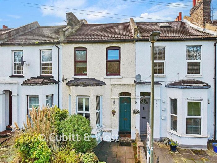 1 Bedroom Flat For Sale In Carshalton Road, Mitcham, Surrey, CR4