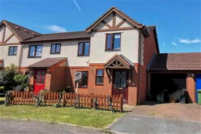 3 Bedroom Terraced House To Rent In Yealm Close, Didcot, OX11