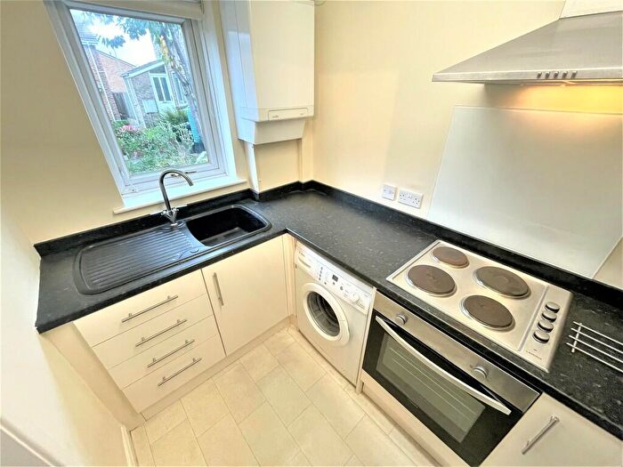 1 Bedroom Flat To Rent In New Park Grove, Farsley, LS28