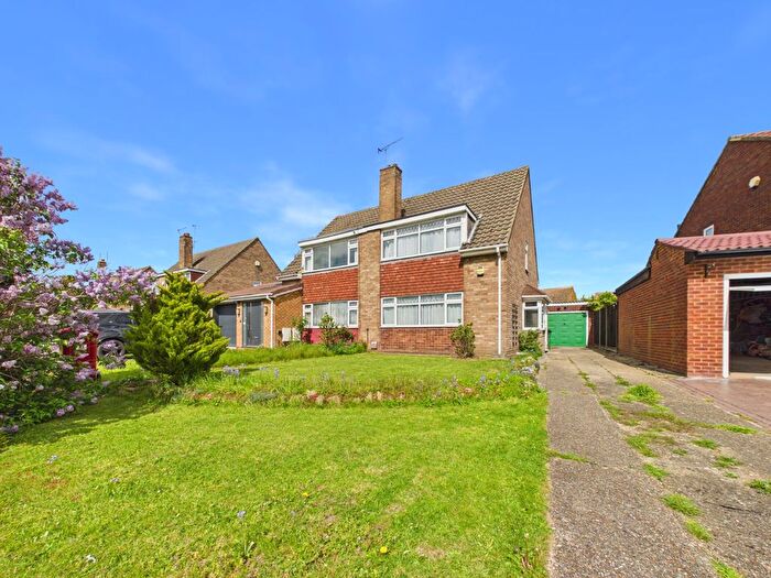 3 Bedroom Semi-Detached House For Sale In Parlaunt Road, Langley, Berkshire, SL3