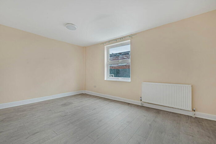 2 Bedroom Flat To Rent In Lee High Road, London, SE13