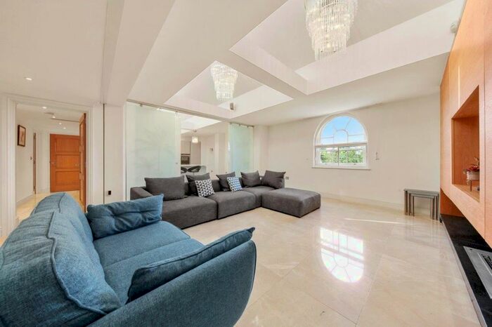 4 Bedroom Flat To Rent In York Terrace West, Regents Park, London, London Borough Of Camden, NW1