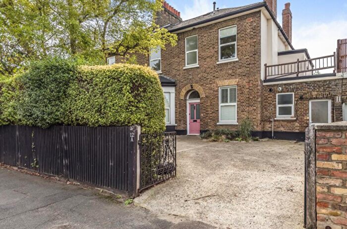 3 Bedroom Flat For Sale In Franklin Road, Penge, Greater London, SE20