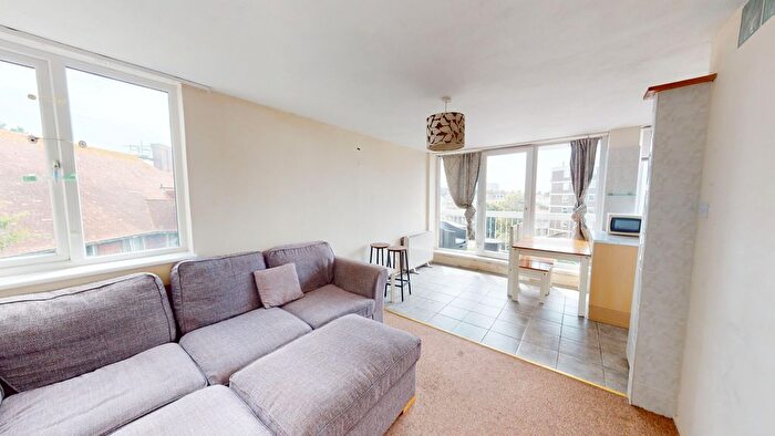 1 Bedroom Flat To Rent In Furze Hill, Hove, BN3