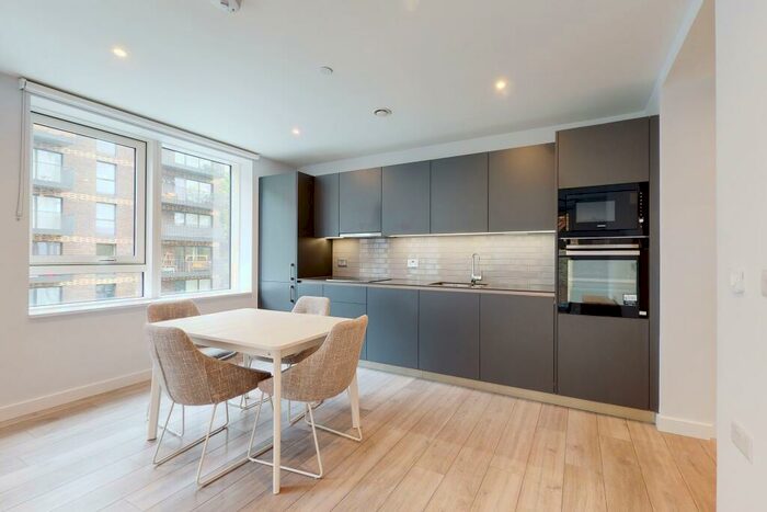 2 Bedroom Apartment To Rent In Park Central East, London, SE1
