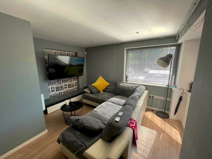 1 Bedroom Apartment To Rent In Castlegate Apartments, Chester Road, Manchester, M15