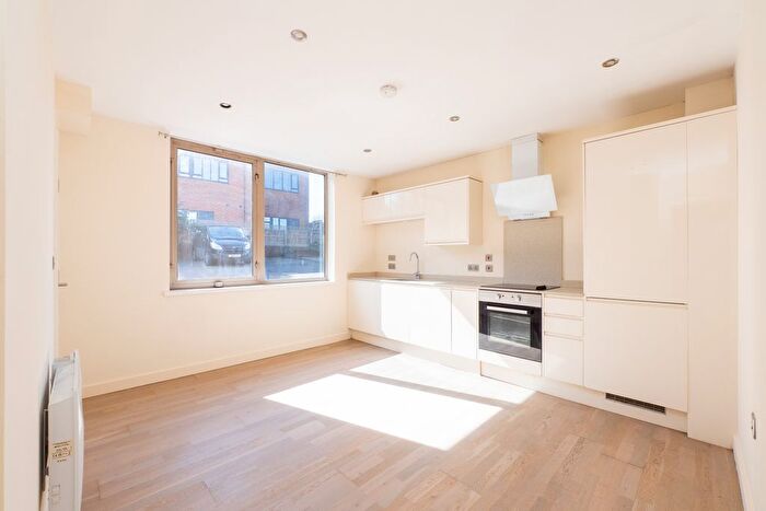 1 Bedroom Flat To Rent In Cleeve Road, Leatherhead, Surrey, KT22