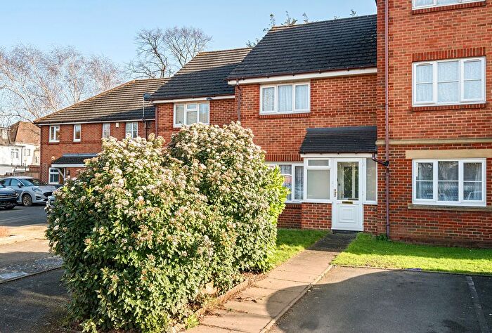 3 Bedroom Detached House For Sale In Proctor Close, Mitcham, CR4