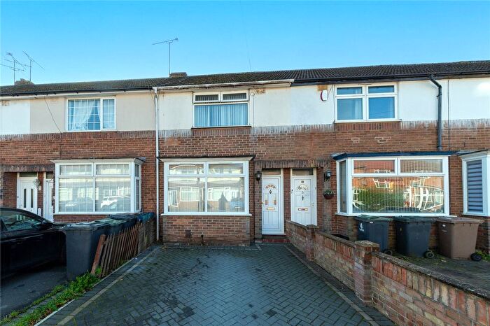 2 Bedroom Terraced House For Sale In Applecroft Road, Luton, Bedfordshire, LU2