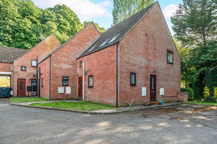 1 Bedroom Flat For Sale In Lawnwood Court, Catteshall Lane, Godalming, Surrey, GU7