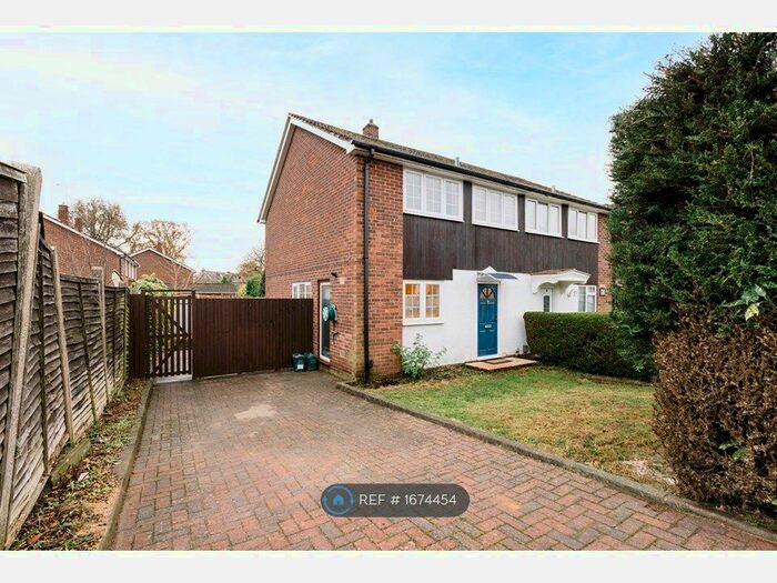 3 Bedroom Semi-Detached House To Rent In Forest Hills, Camberley, GU15