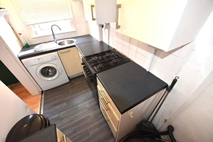 2 Bedroom House To Rent In Kelsall Road, LS6