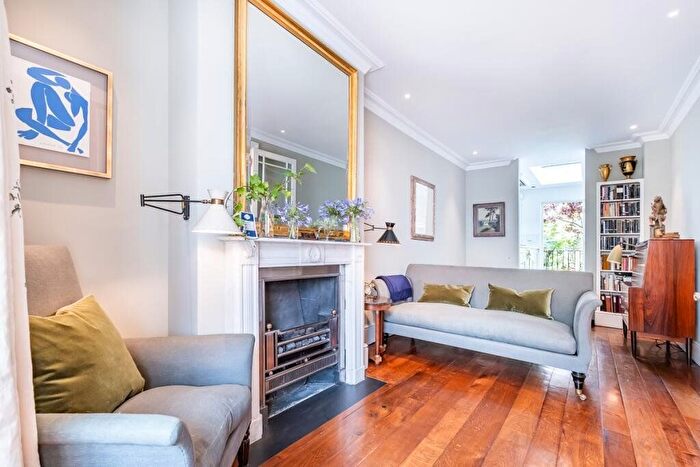 2 Bedroom Terraced House To Rent In Walton Street, Chelsea, SW3