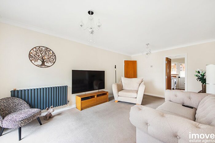 2 Bedroom Bungalow For Sale In Fowey Avenue, Torquay, TQ2