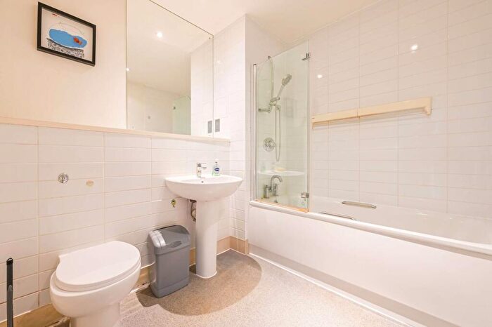 2 Bedroom Flat To Rent In East Ferry Road, Canary Wharf, E14