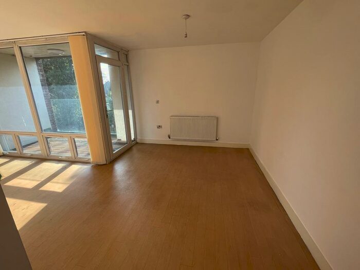 3 Bedroom Mews To Rent In Glen Morag Gardens, Rochdale, OL11