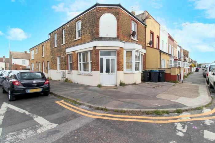 2 Bedroom Flat To Rent In Milton Avenue, Edinburgh Court Milton Avenue, CT9