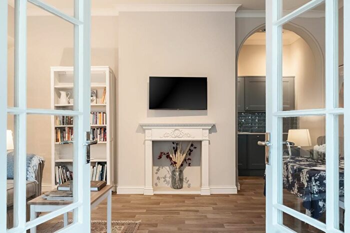 1 Bedroom Apartment For Sale In Tangmere Road, Chichester, PO20