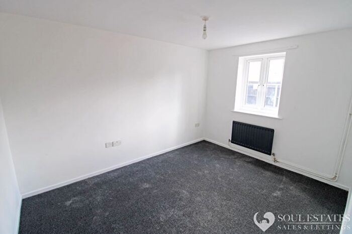 2 Bedroom Flat To Rent In Groveland Road, Tipton, DY4