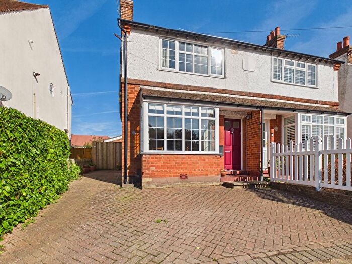 3 Bedroom Semi Detached House For Sale In Sycamore Road, Chalfont St. Giles, Buckinghamshire, HP8