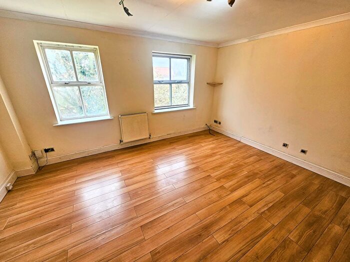 2 Bedroom Maisonette To Rent In Tollgate Drive, Hayes, UB4