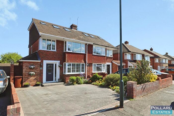 4 Bedroom Semi-Detached House For Sale In Lyndhurst Avenue, Rainham, ME8