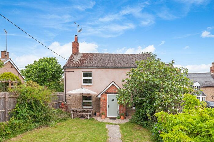 3 Bedroom Property For Sale In North Street, Middle Barton, Chipping Norton, OX7