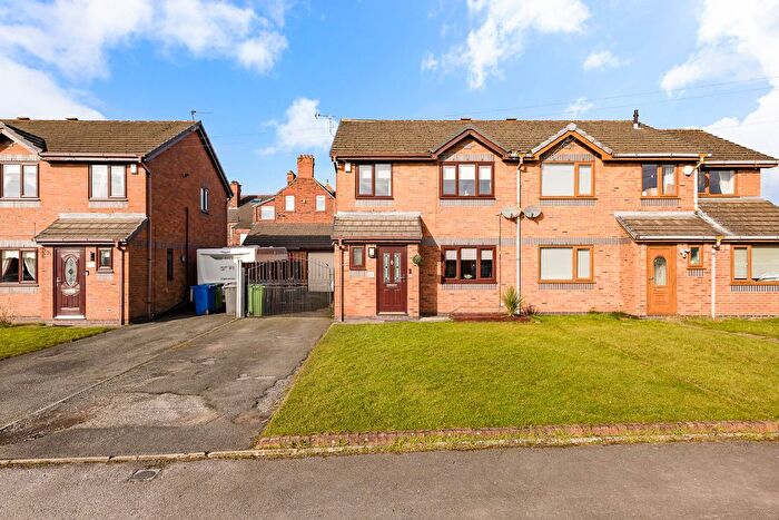 3 Bedroom Semi-Detached House For Sale In Hazelhurst Grove, Ashton-In-Makerfield, WN4