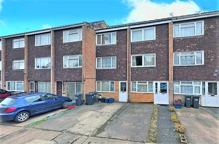 2 Bedroom Flat To Rent In Travellers Way, Hounslow TW4