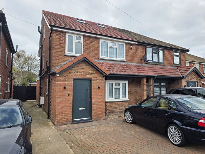 4 Bedroom Semi Detached House For Sale In Gledwood Avenue, Hayes, UB4