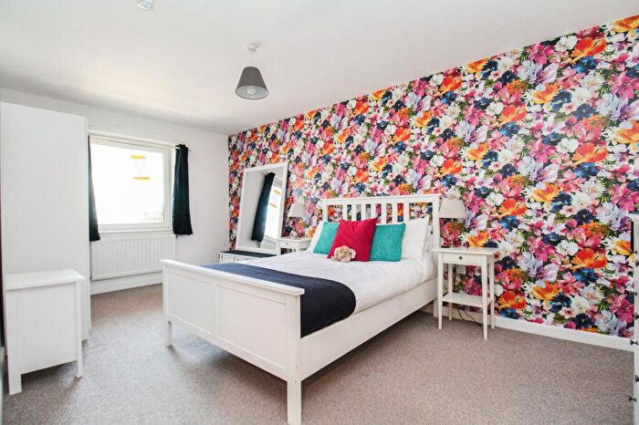 2 Bedroom Flat For Sale In Centenary Plaza, Southampton, SO19