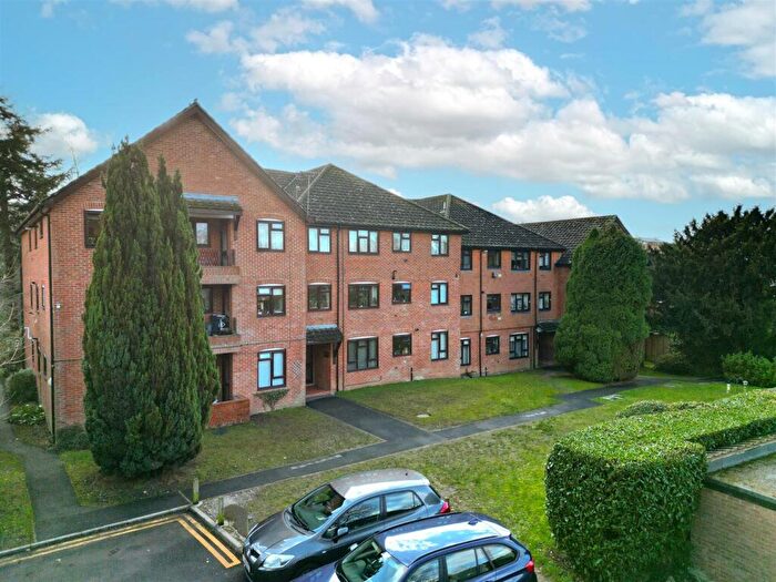 2 Bedroom Flat To Rent In Chudleigh Court, Farnborough, GU14
