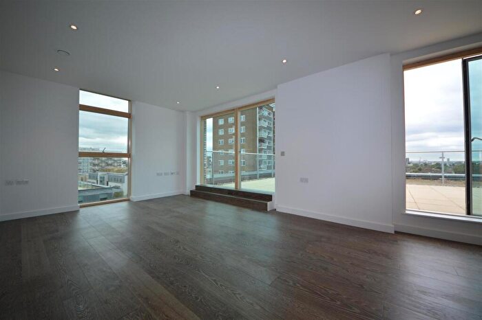 2 Bedroom Flat To Rent In Queens Park Place London, NW6