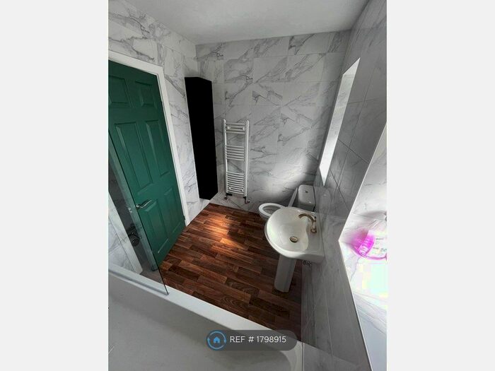 3 Bedroom Terraced House To Rent In Hall Road, Hull, HU6