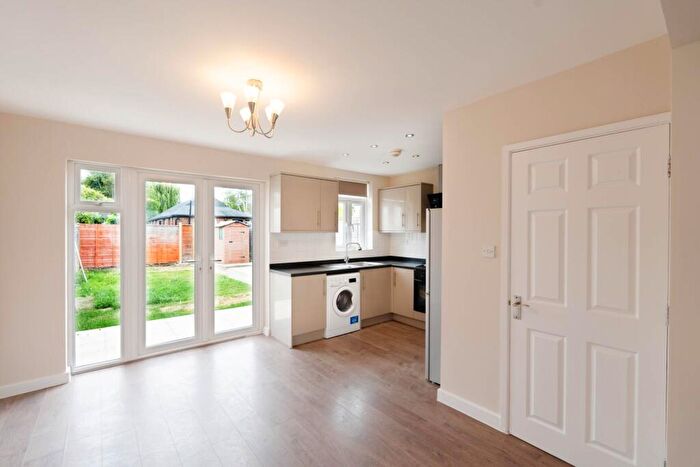 Semi-Detached House To Rent In Tadworth Avenue, New Malden, KT3