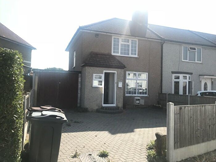 3 Bedroom End Of Terrace House To Rent In Pasture Road, Dagenham, RM9