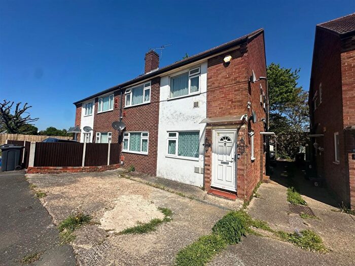 2 Bedroom Maisonette For Sale In Wellington Road, Feltham, TW14