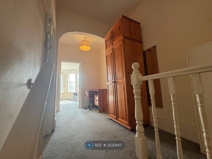 5 Bedroom Maisonette To Rent In Ballards Lane, London, N3