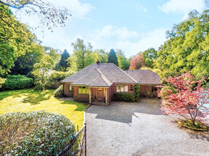 4 Bedroom Detached House For Sale In Barrow Hill Road, Copythorne, Hampshire, SO40